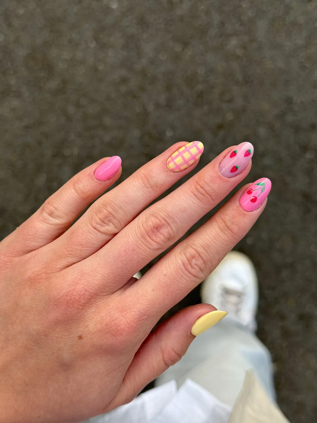 Pink-and-yellow mix with fruit accents